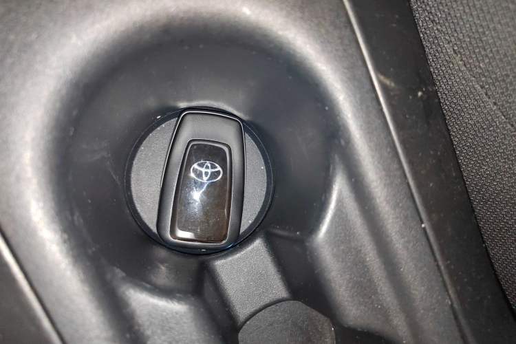 Used Toyota Levin 2019 Dual-Engine 1.8H E-CVT Sport Edition China V Standard Vehicle Key