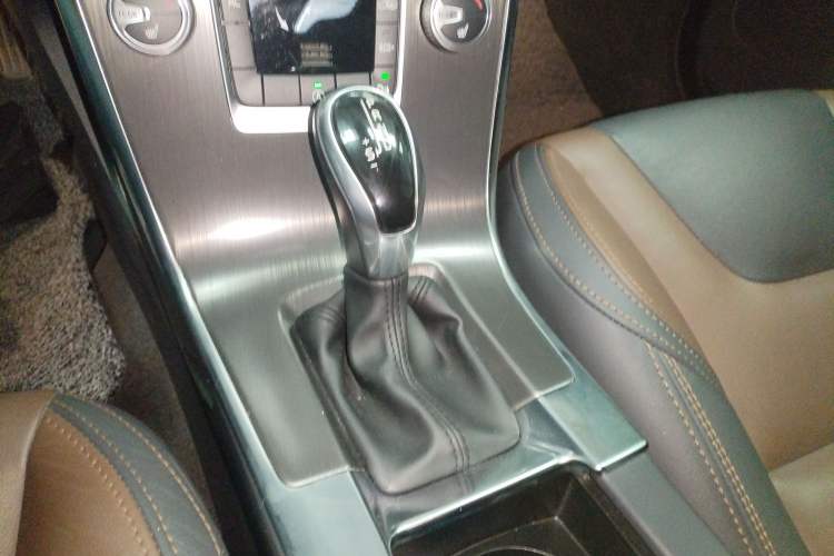 Used Volvo XC60 2016 T5 Smart Version Gear Lever