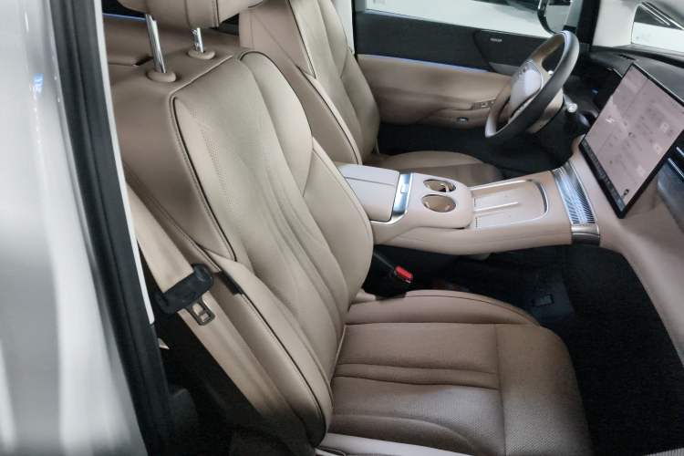 Used XPeng X9 2025 740 Ultra-Long Range Max Right Front Seat
