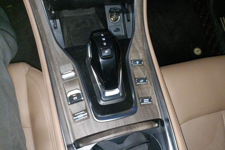 Used Landian E5 2023 1.5L DE-i 100KM Zhenxiang Edition 7-Seater