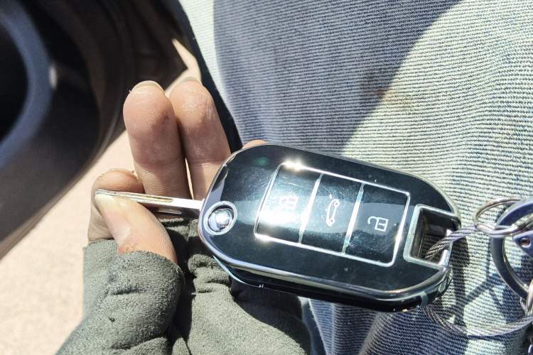 Used Peugeot 301 2014 1.6L Manual Comfort Edition Vehicle Key