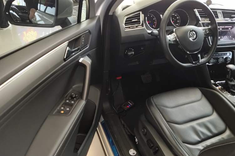 Used Volkswagen Tiguan L 2018 Facelift 330TSI Automatic Two-Wheel Drive Luxury Edition Driver Seat