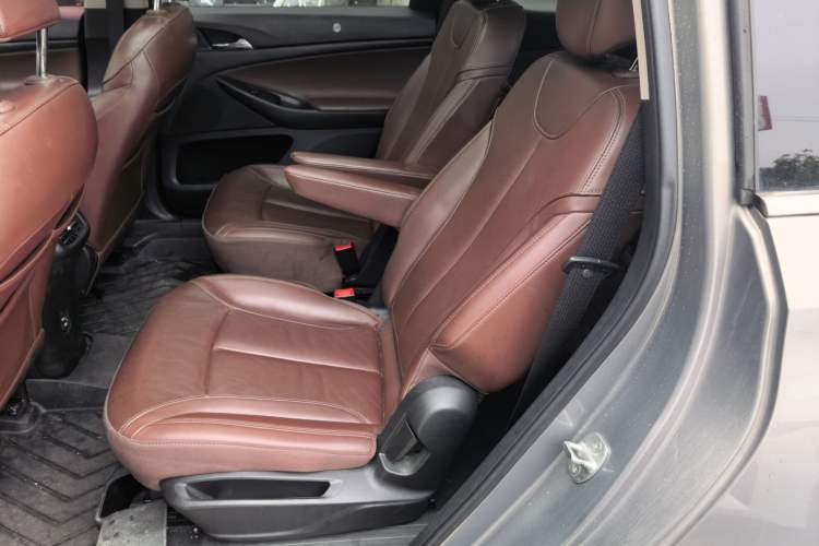 Used Buick GL6 2018 18T 6-Seater Luxury Model Left Rear Seat