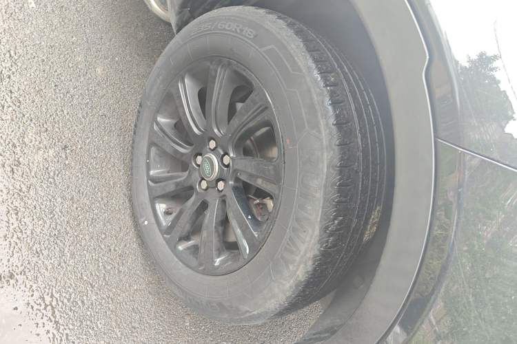 Used Land Rover Discovery Sport 2018 240 PS SE Version Right Front Wheel Hub