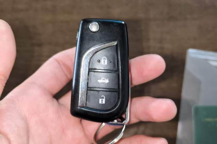 Used Toyota Camry 2015 2.0G Premier Edition Interior 1