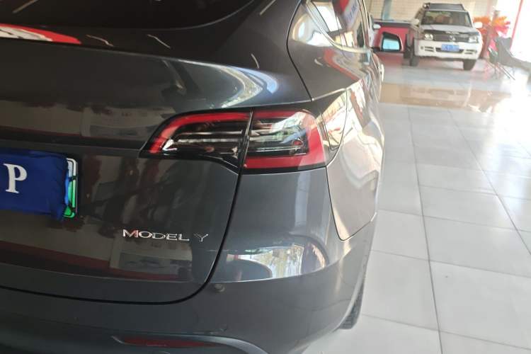 Used Tesla Model Y 2021 Long-Range All-Wheel-Drive Version