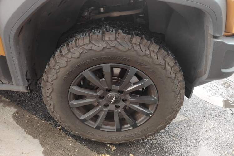 Used Formula Leopard 5 2023 Navigator Edition
