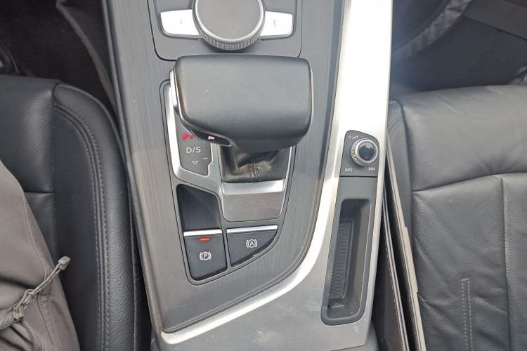 Used Audi A4L 2019 40 TFSI Fashion Version China V