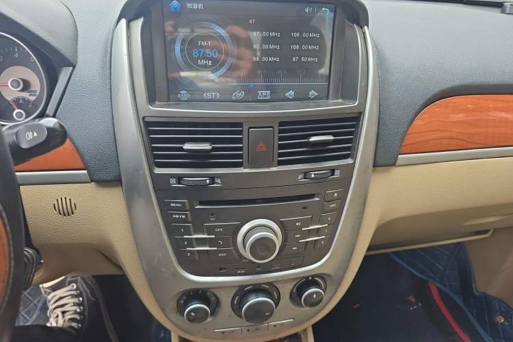 Used Buick Excelle 2011 1.6 LE-AT Audio And AC Panel