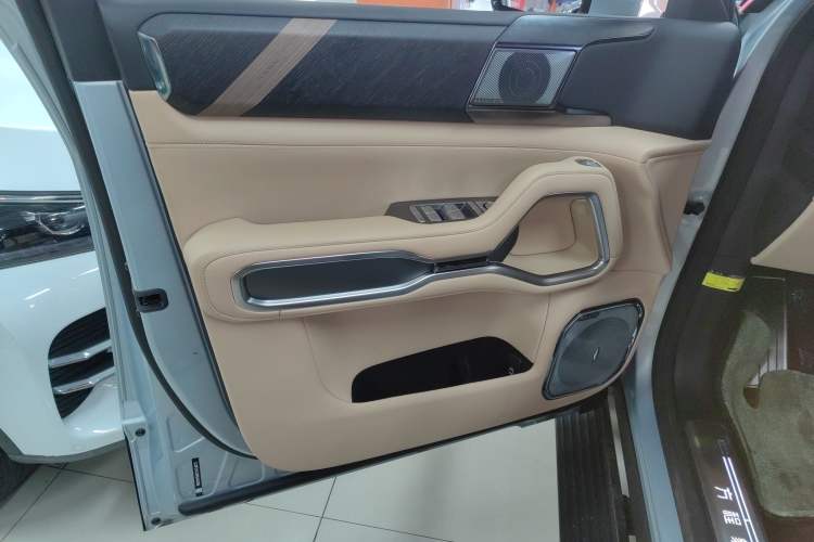 Used Formula Leopard 8 2025 Smart & Brave Flagship Edition 7 Seats
