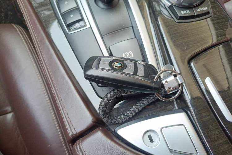 Used BMW 5 Series 2014 525Li Luxury Design Package
