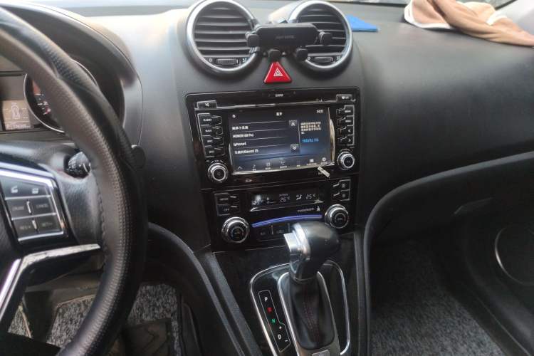 Used Haval H6 2016 Upgraded Model 1.5T Automatic Two-Wheel Drive Elite Version Audio And AC Panel