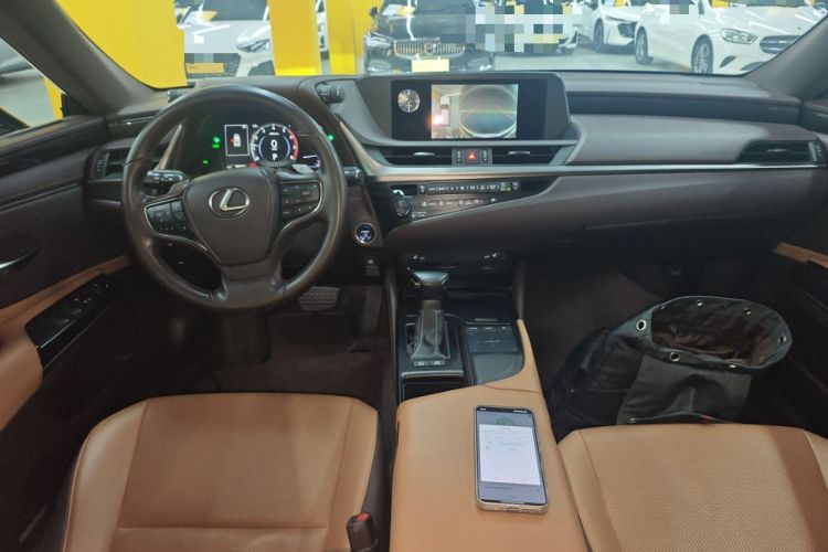 Used Lexus ES 2018 300h Premier Edition China V Standard
