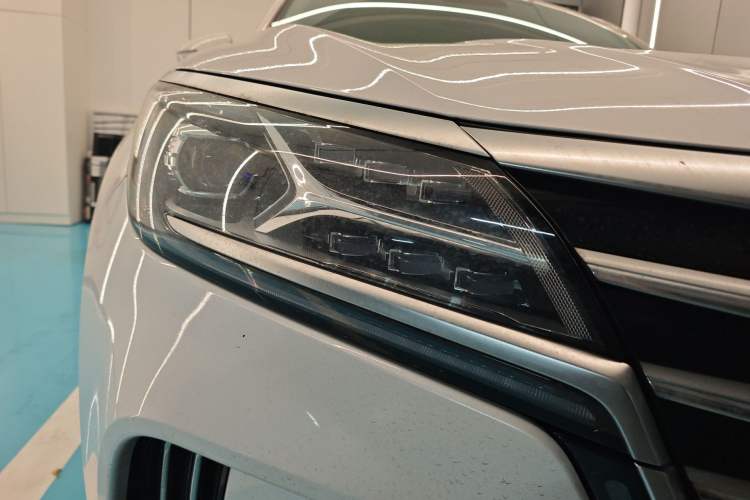 Used Roewe MARVEL X 2018 Rear-Drive Model Right Front Headlight