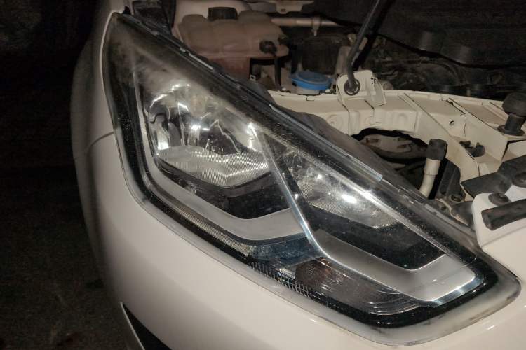 Used Ford Escort 2015 1.5L Automatic Fashion Model Right Front Headlight