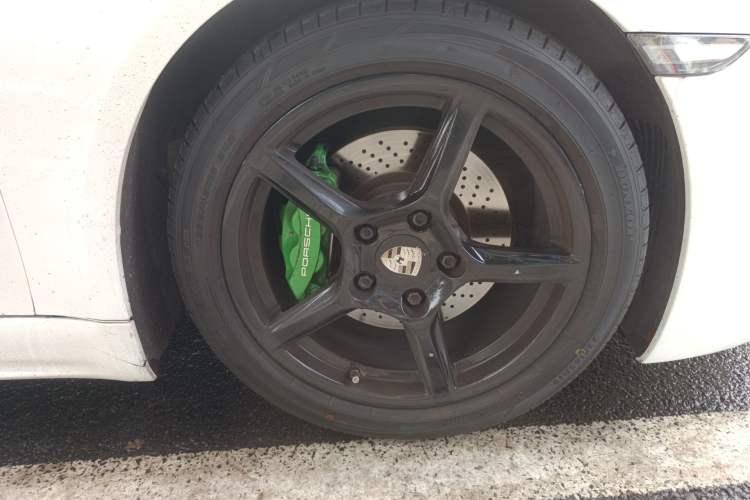 Used Porsche 718 2018 Boxster 2.0T Right Front Wheel Hub