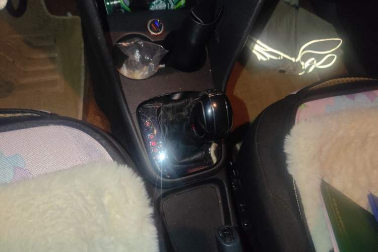 Used Volkswagen Polo 2013 1.4L Automatic Comfort Edition Gear Lever