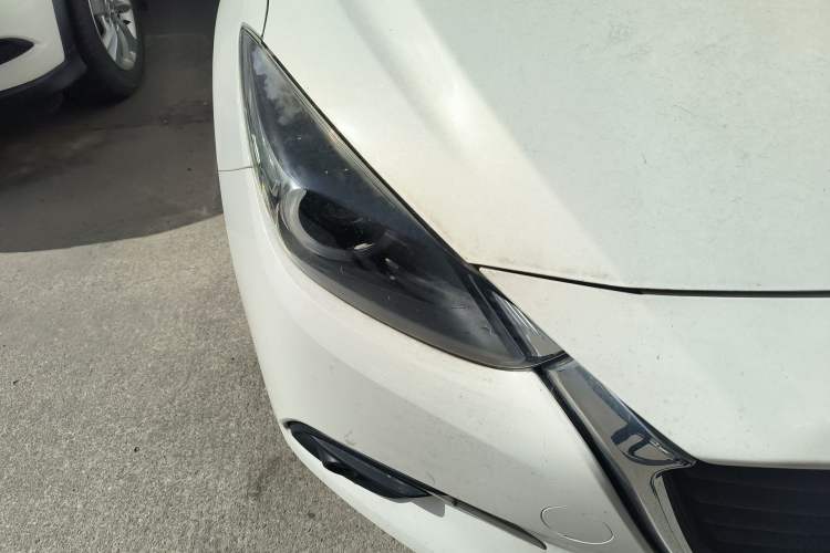 Used Mazda 3 Axela 2017 Sedan 1.5L Automatic Luxury Model Emission Standard China V Right Front Headlight