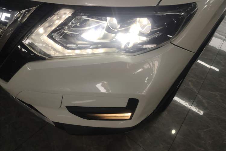 Used Nissan X-Trail 2022 2.0L Two-Wheel Drive Smart Connect Premium Edition
