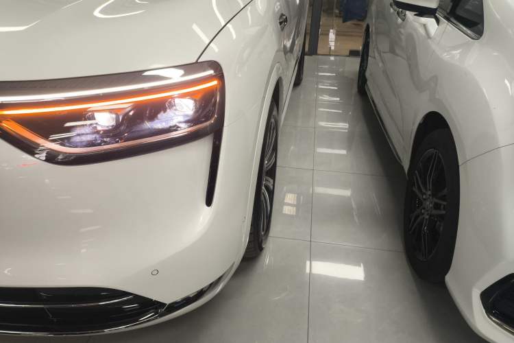 Used Hima AITO M8 2025 Extended-Range Max Version 37 kWh 6-Seater
