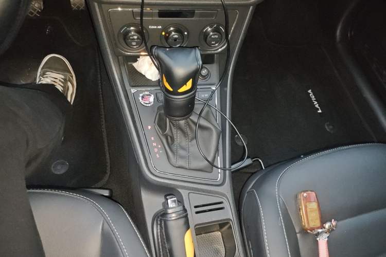 Used Volkswagen Gran Lavida 2017 180TSI DSG Comfort Edition Gear Lever