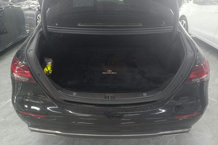 Used Mercedes-Benz E-Class New Energy 2022 Facelift E 350 e L Plug-in Hybrid Sedan Trunk