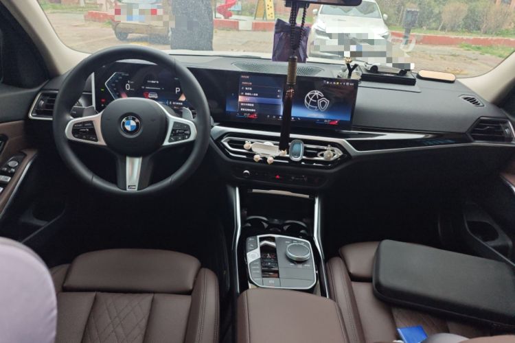 Used BMW 3 Series 2024 320i M Sport Package Center Console