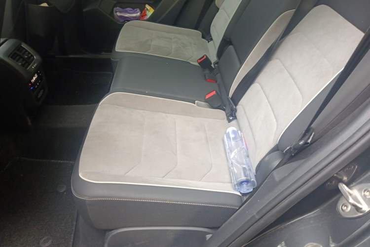 Used Volkswagen Tayron 2021 380TSI All-Wheel Drive R-Line Connected Version Left Rear Seat