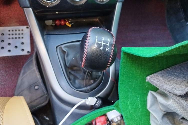 Used Peugeot 408 2013 2.0L Manual Comfort Edition Gear Lever