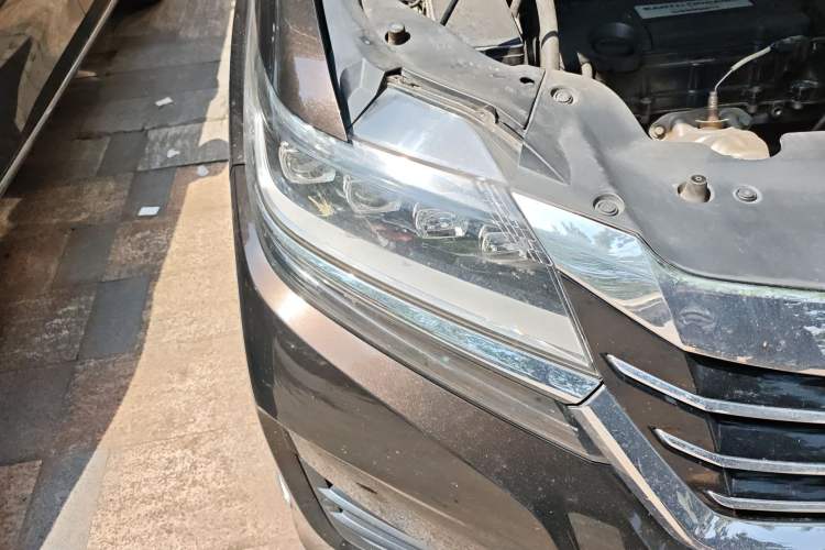 Used Honda Elysion 2016 2.4L Supreme Edition Right Front Headlight