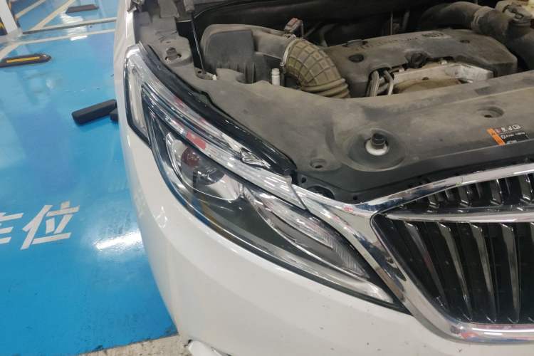 Used Buick GL8 2018 ES 28T Comfort Model China VI Standard Right Front Headlight