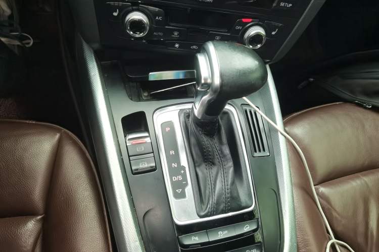Used Audi Q5 2013 40 TFSI Technology Edition Gear Lever
