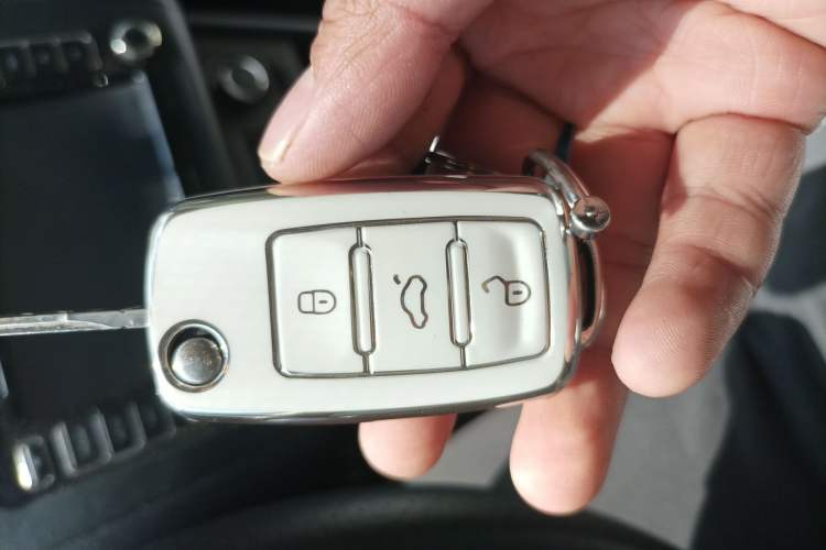 Used Volkswagen Polo 2012 1.6L Cross Polo Automatic Transmission Vehicle Key