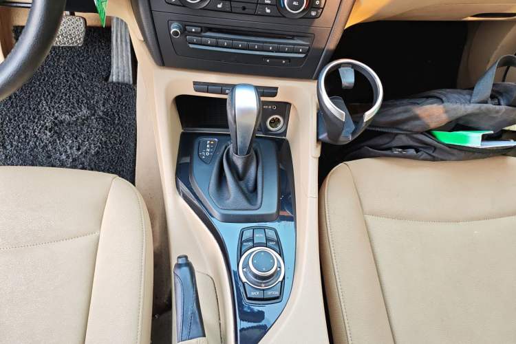 Used BMW X1 2012 sDrive18i Luxury Edition Gear Lever