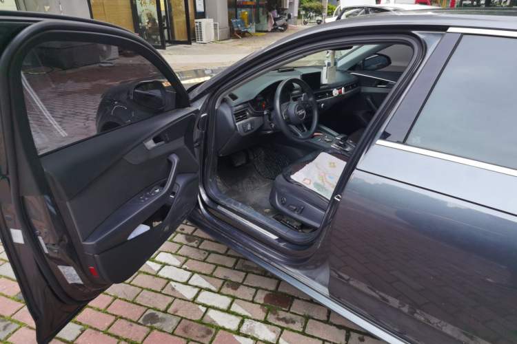 Used Audi A4L 2019 40 TFSI Ambition China VI Driver Seat