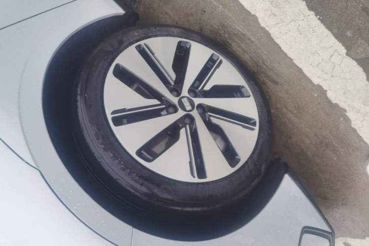 Used Geely Galaxy E8 2024 665 km Range Rear-Drive Starship Long-Range Version
