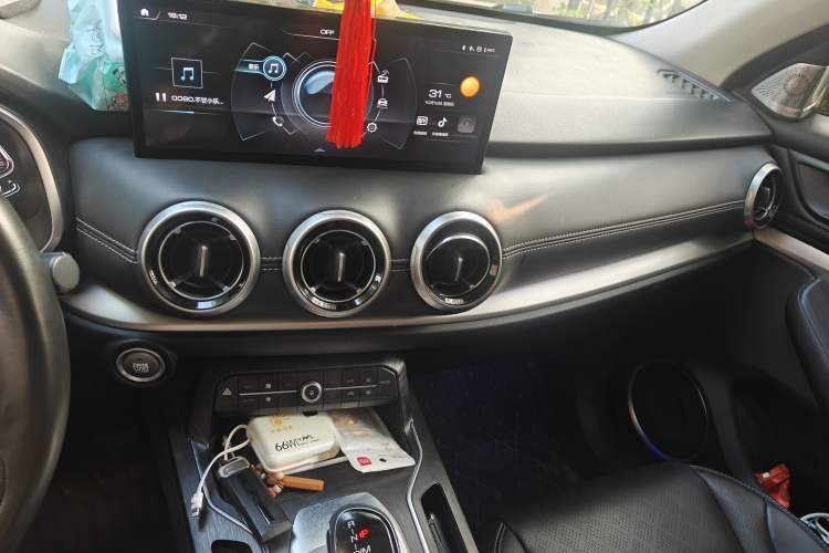 Used Wey VV6 2020 2.0T Two-Wheel Drive Smart Protection+