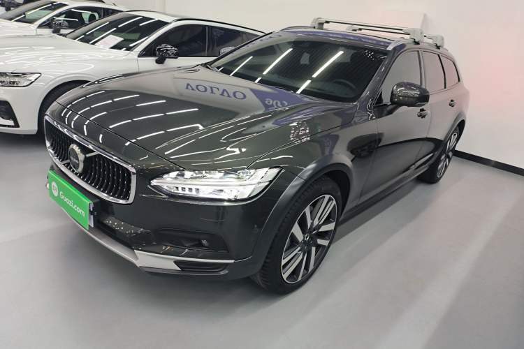 Used Volvo V90 2021 Cross Country B5 AWD Prestige Edition