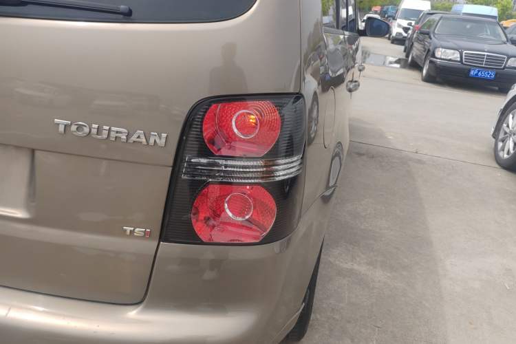 Used Volkswagen Touran 2015 1.4T DSG Comfort Edition 5 Seats Right Rear Taillight