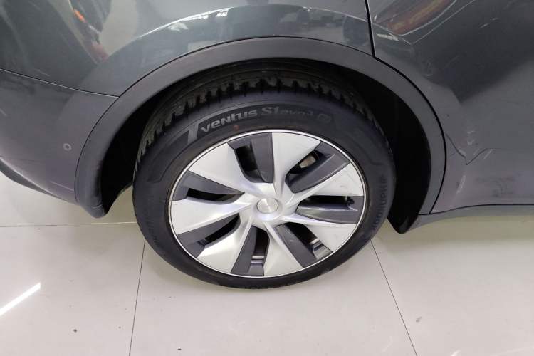 Used Tesla Model Y 2022 Long-Range All-Wheel-Drive Version