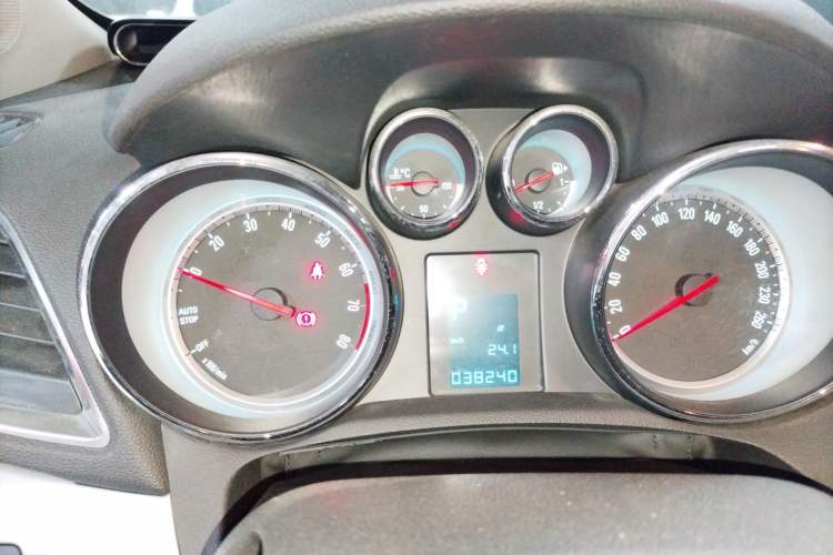 Used Buick Encore 2015 1.4T Automatic Two-Wheel Drive Urban Elite Version
