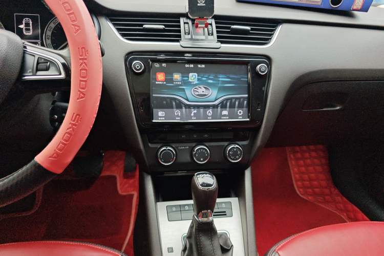 Used Skoda Octavia 2018 TSI230 DSG Luxury Edition Audio And AC Panel