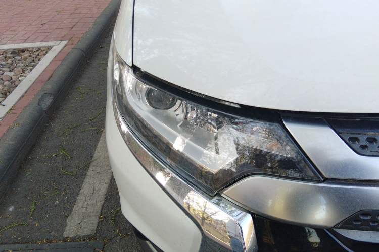 Used Mitsubishi Outlander 2019 2.0L Two-Wheel Drive Comfort Edition 5 Seats China VI Standard Right Front Headlight