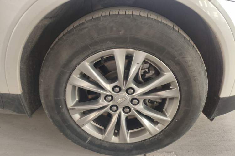 Used Cadillac XT5 2021 2.0T Two-Wheel Drive Luxury Version Right Front Wheel Hub