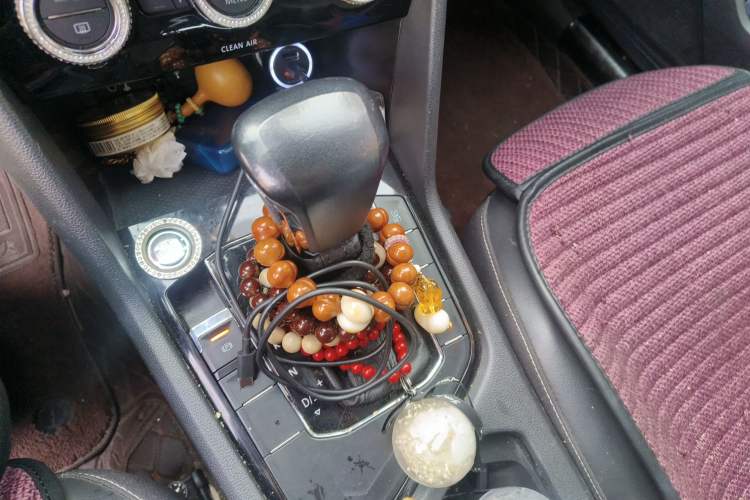 Used Volkswagen Tiguan L 2017 330TSI Automatic Two-Wheel Drive Luxury Edition Gear Lever