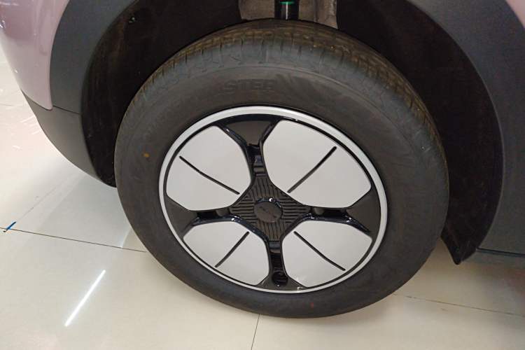 Used Geely Galaxy Geome 2026 Model 310km Youth Edition Right Rear Wheel Hub