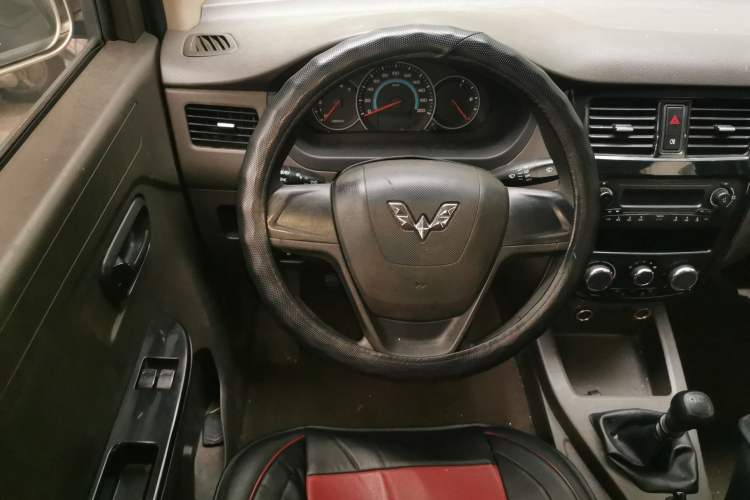 Used Wuling Rongguang V 2019 1.5L Standard Version China VI LAR Steering Wheel