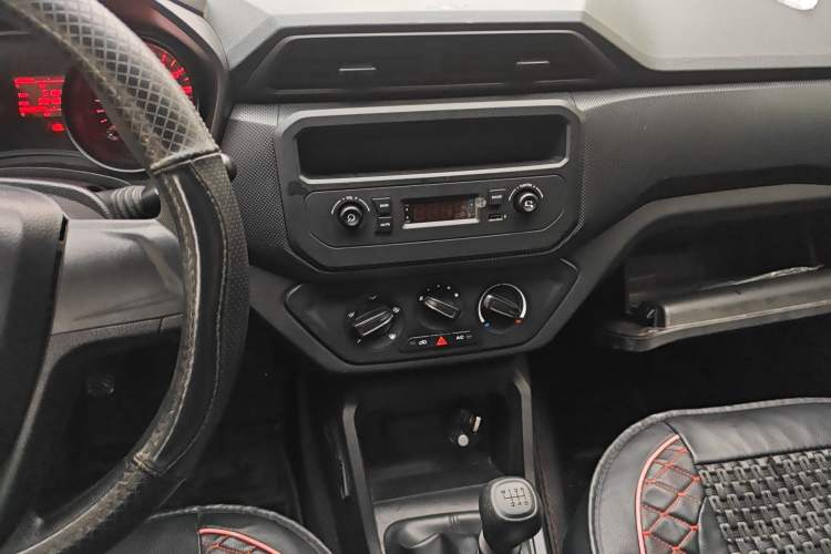 Used Wuling Hongguang 2019 1.5L S Basic Version China VI Standard LAR
