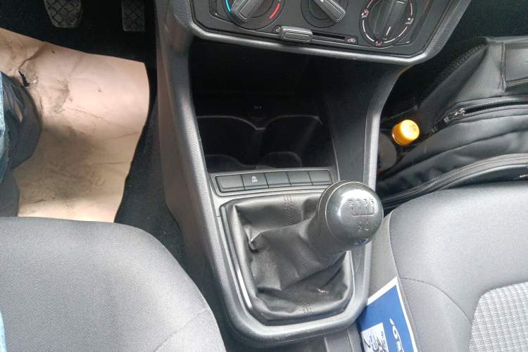 Used Volkswagen Santana 2018 1.5L Manual Fashion Edition Gear Lever