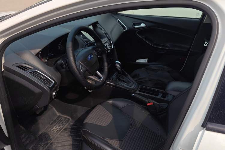 Used Ford Focus 2015 Hatchback 1.6L Automatic Fashion Edition